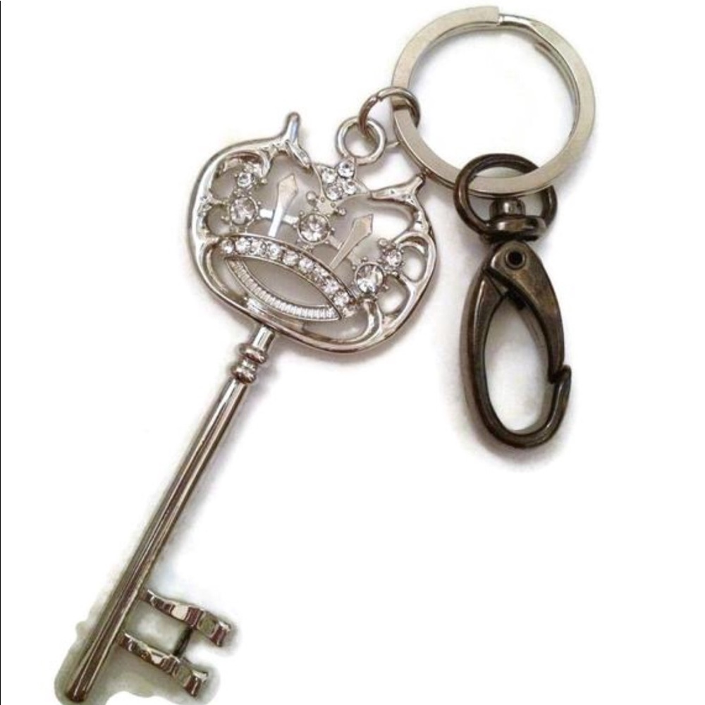 Crystal and rhodium/hem key keychain.